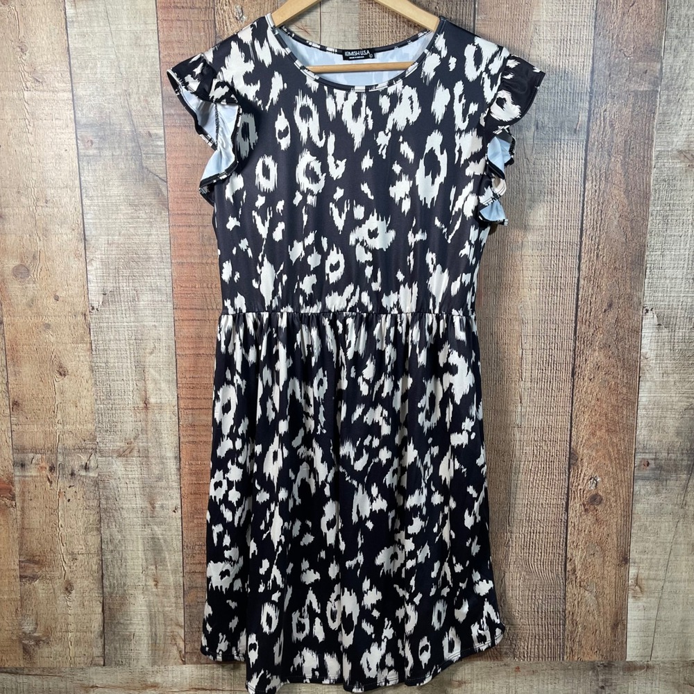 Heimish USA Large Black White Abstract Leopard Flutter Sleeves Knee Length Dress